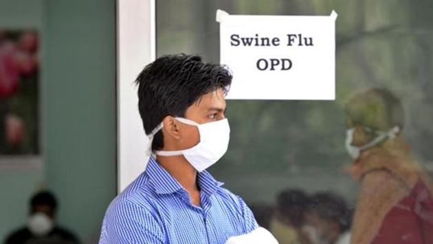 According to the National Centre for Disease Control, a total of 1,260 cases of swine flu were reported from Andhra Pradesh, Tamil Nadu, Telangana, Karnataka, Kerala and Puducherry till October 14. Out of this, at least 37 persons succumbed.(HT/File Photo)