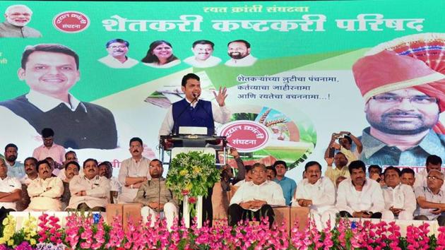 CM Fadnavis was present at a conclave of farmers and farm labourers in Warna Kodoli of Kolhapur district, organised by the Maharashtra minister of state for agriculture Sadabhau Khot. (HT Photo) CM Fadnavis was present at a conclave of farmers and farm labourers in Warna Kodoli of Kolhapur district, organised by the Maharashtra minister of state for agriculture Sadabhau Khot. (HT Photo)