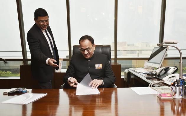 CBI chief Alok Verma seen with Special Director Rakesh Asthana. (HT File Photo) CBI chief Alok Verma seen with Special Director Rakesh Asthana. (HT File Photo)