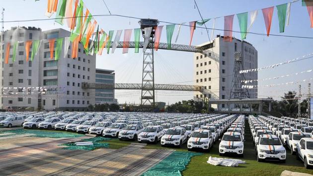 600 cars, gifted by diamond merchant Savji Dholakia to his employees as part of his company’sDiwali celebrations, in Surat. The surat based diamond merchant continued a tradition of gifting employees cars for the fourth year in a row. Dholakia has gifted employees cars, flats and fixed deposits on earlier occasions. (PTI) 600 cars, gifted by diamond merchant Savji Dholakia to his employees as part of his company’sDiwali celebrations, in Surat. The surat based diamond merchant continued a tradition of gifting employees cars for the fourth year in a row. Dholakia has gifted employees cars, flats and fixed deposits on earlier occasions. (PTI)