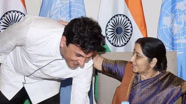 Sushma Swaraj with chef Vikas Khanna Sushma Swaraj with chef Vikas Khanna