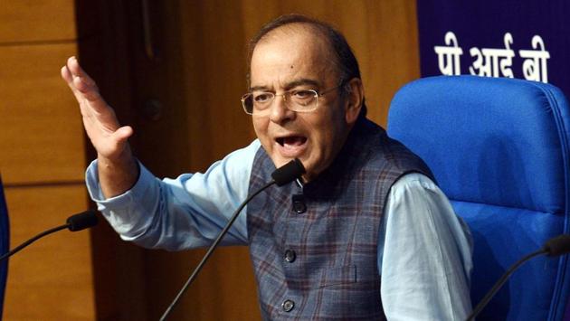 According to news agency ANI, finance minister Arun Jaitley said that the Supreme Court order to set a two-week deadline for the probe against CBI director Alok Verma has strengthened the fairness criteria. “The government has no interest for or against any individual. The government is interested in maintaining professionalism, image and constitutional integrity of CBI,” he said. (Arvind Yadav / HT Archive) According to news agency ANI, finance minister Arun Jaitley said that the Supreme Court order to set a two-week deadline for the probe against CBI director Alok Verma has strengthened the fairness criteria. “The government has no interest for or against any individual. The government is interested in maintaining professionalism, image and constitutional integrity of CBI,” he said. (Arvind Yadav / HT Archive)