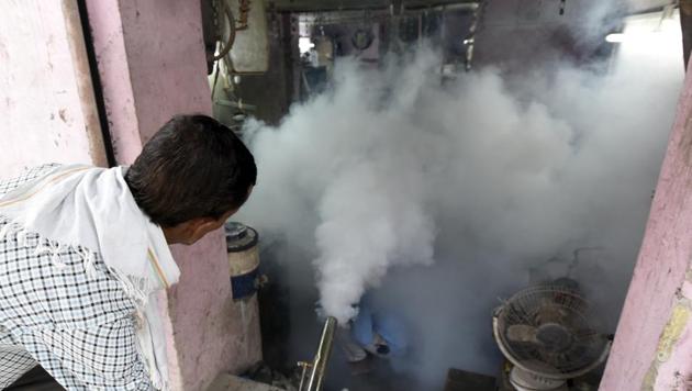 MCD workers conducting fogging operations in Delhi. (Sonu Mehta/HT PHOTO) MCD workers conducting fogging operations in Delhi. (Sonu Mehta/HT PHOTO)