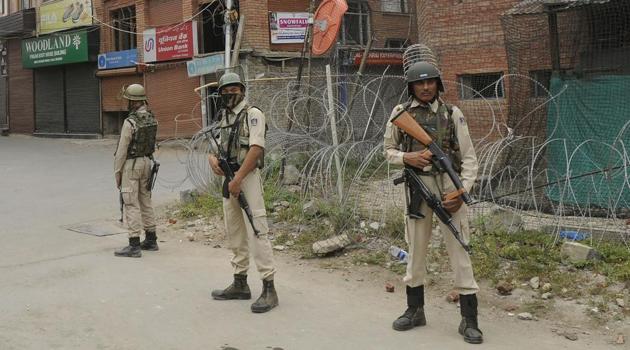 Sepoy Rajinder Singh, who was injured during a stone pelting incident near Anantnag bypass trijunction on the national highway on Thursday evening, died on Friday.(HT File Photo)