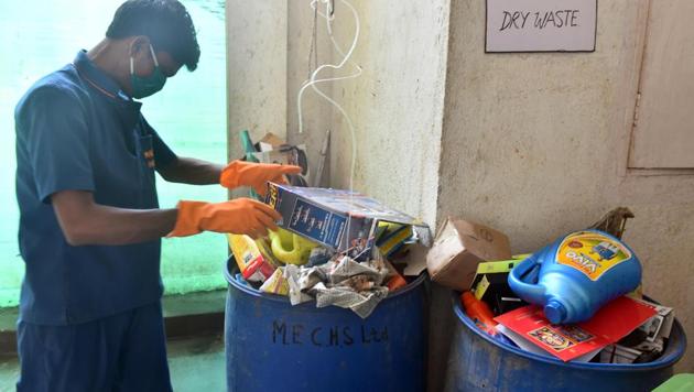 The Mumbai civic body aims to send minimal waste to dumping grounds and stop the dumping in our landfills like Deonar that are anticipated to soon run out of space (HT file photo) The Mumbai civic body aims to send minimal waste to dumping grounds and stop the dumping in our landfills like Deonar that are anticipated to soon run out of space (HT file photo)