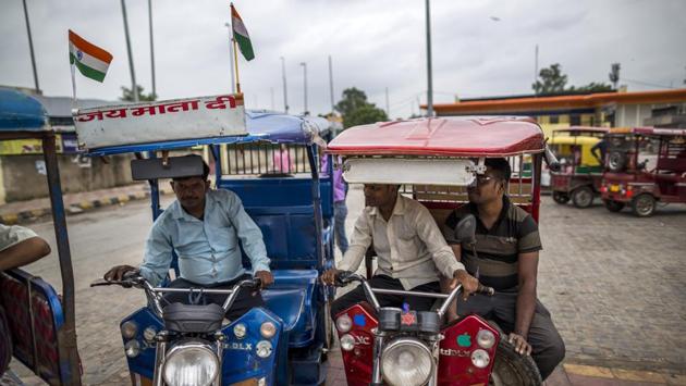 One hindrance to the potential growth of EVs is the lack of charging and battery-swapping stations nationwide. India had about 425 publicly available charging points at the end of last year. By 2022, government and private efforts are expected to boost that to an estimated 2,800 charging points, according to BNEF. (Prashanth Vishwanathan / Bloomberg) One hindrance to the potential growth of EVs is the lack of charging and battery-swapping stations nationwide. India had about 425 publicly available charging points at the end of last year. By 2022, government and private efforts are expected to boost that to an estimated 2,800 charging points, according to BNEF. (Prashanth Vishwanathan / Bloomberg)