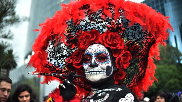 A person costumed as “Catrina” takes part in the “Catrinas Parade” along Reforma Avenue, in Mexico City. (Rodrigo Arangua / AFP) A person costumed as “Catrina” takes part in the “Catrinas Parade” along Reforma Avenue, in Mexico City. (Rodrigo Arangua / AFP)