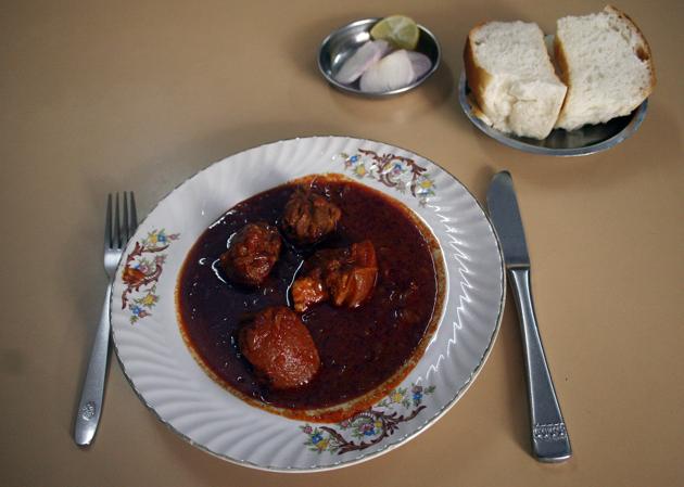 Pork Vindaloo at New Martin, Colaba, served with a side of soft pav. Vinegar gives the dish a racy acidity that complements beautifully the rich fattiness of the meat.(HT Photo)
