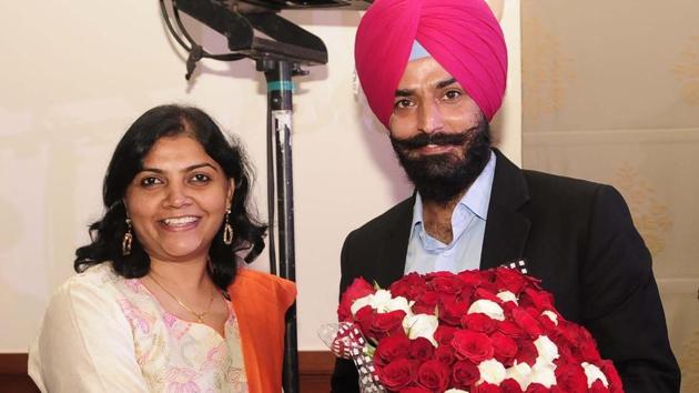 HT senior news editor Yojana Yadav with Olympian hockey player Rajpal Singh at the event on Friday. (Keshav Singh/ht)