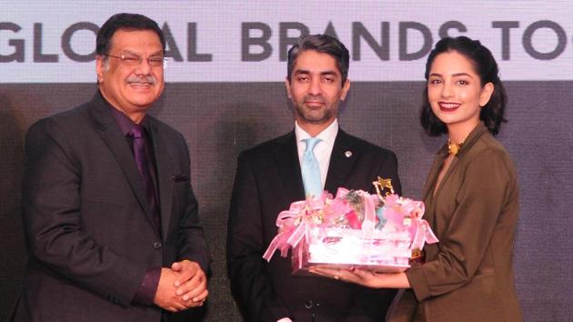 First Indian designer chosen for the Redress Design Award, Hong Kong, Seerat Virdi receiving the honour at the HT Youth Forum 2018 event held in Chandigarh on Friday. (sanjeev sharma/ht)
