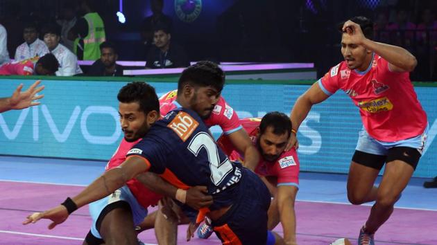 Mahesh Goud and Maninder Singh ran sack points on Jaipur’s defence while Ran Singh and the captain Surjeet Singh had a great match.(Pro Kabaddi)