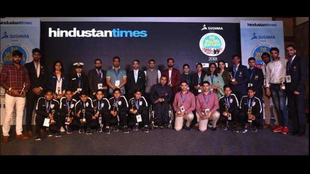 From left (standing): Wushu champ Narender Garewal, rower Sukhmeet Singh, shooter Manu Bhaker, INS Tarini crew Lt Payal Gupta, Kashmir Administrative Service officer Anjum Bashir Khan Khattak, martial arts coach Faisal Ali Dar, chief guest and Olympic gold medallist Abhinav Bindra, cricketer Siddharth Kaul, printmaking artist Rahul Dhiman, artist Ashima Raizada, hockey player Navneet Kaur, Panjab University student council president Kanupriya, designer Seerat Virdi, skier Jagdish Rawat, para shooter Manish Narwal, poet Harmanjeet Singh and athlete Manjit Singh Chahal (extreme right). Seated from left: Under-16 Indian football players Varsha, Manisha, Anju, Poonam, Kavita, Nisha; and para athlete Amit Balyan, shooters and twins Udayveer and Vijayveer; and rising football players Kiran and Ritu. (Sanjeev Sharma/ht)