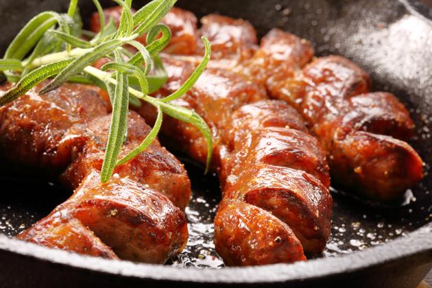 “Wet” sausages need to be cooked, either in a frying pan or grilled(Shutterstock)