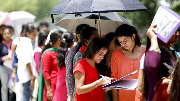 The governing body of Delhi University’s Dyal Singh College on Friday sealed the office of its morning shift principal IS Bakshi.(HT file)