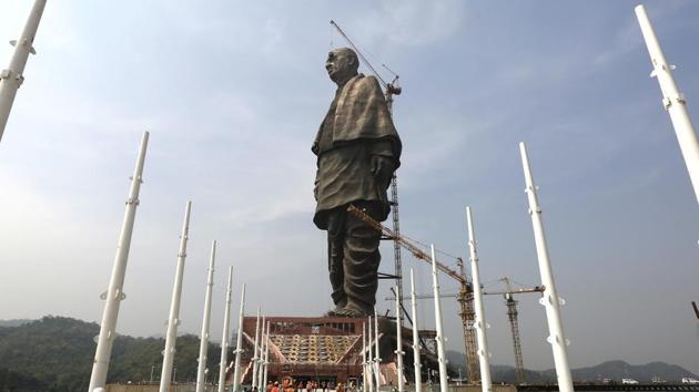 The under construction statue of unity stands facing Sardar Sarovar Dam is seen at Kevadiya Colony, about 200 km from Ahmedabad on October 18.(AP File Photo)