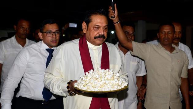 Sri Lanka's former president and new prime minister Mahinda Rajapakse arrives at a temple after having been sworn in as prime minister in Colombo on October 26, 2018.(AFP photo)