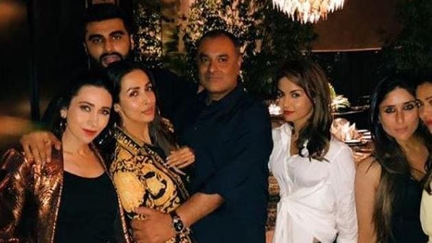 Arjun Kapoor and Malaika Arora party with Kareena Kapoor and other friends.