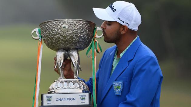 Khalin Joshi of India kisses a trophy after winning the Panasonic Open India golf tournament on the Asian Tour at the Delhi Golf Club in New Delhi on October 28, 2018. (Photo by SAJJAD HUSSAIN / AFP)(AFP) Khalin Joshi of India kisses a trophy after winning the Panasonic Open India golf tournament on the Asian Tour at the Delhi Golf Club in New Delhi on October 28, 2018. (Photo by SAJJAD HUSSAIN / AFP)(AFP)