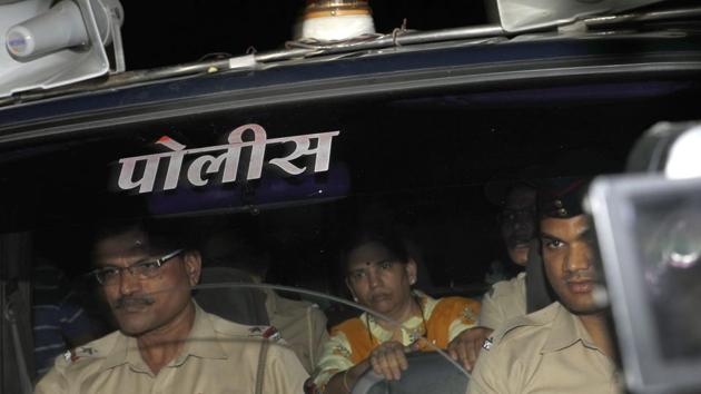 Activist Sudha Bharadwaj at Pune court on Saturday. (Photo by Rahul Raut/HT PHOTO)(RAHUL RAUT/ HT)