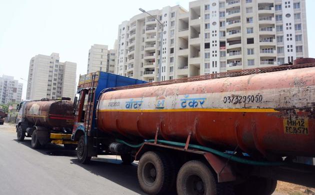 Activists have alleged nexus between the water tanker mafia and officials of the civic body. (Shankar Narayan/HT PHOTO) Activists have alleged nexus between the water tanker mafia and officials of the civic body. (Shankar Narayan/HT PHOTO)