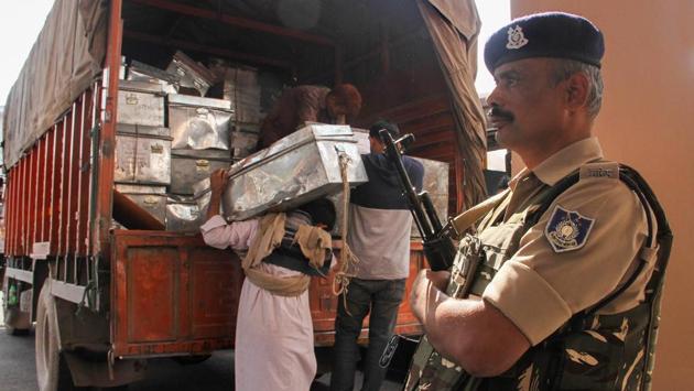 Workers unload official documents from a truck during the annual ‘Darbar Move’ at Civil Secretariat, in Jammu. (PTI) Workers unload official documents from a truck during the annual ‘Darbar Move’ at Civil Secretariat, in Jammu. (PTI)
