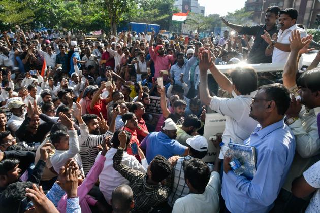 Ola and Uber drivers continue with their protest at Chakala.(HT PHOTO)