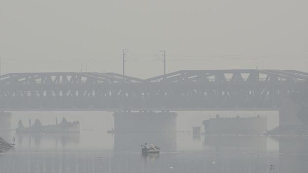 A boatman rows his boat amid a thick layer of smog at Nigambodh Ghat, in New Delhi. According to reports, the level of PM2.5 – tiny particles of dust, soot and smoke – shot up to its highest since June at 232.2ug/m3. The safe limit for PM2.5 concentration is 60ug/m3. Prolonged exposure to these ultrafine particles, which enter the lungs and blood, can cause severe respiratory problems. (Burhaan Kinu / HT Photo) A boatman rows his boat amid a thick layer of smog at Nigambodh Ghat, in New Delhi. According to reports, the level of PM2.5 – tiny particles of dust, soot and smoke – shot up to its highest since June at 232.2ug/m3. The safe limit for PM2.5 concentration is 60ug/m3. Prolonged exposure to these ultrafine particles, which enter the lungs and blood, can cause severe respiratory problems. (Burhaan Kinu / HT Photo)