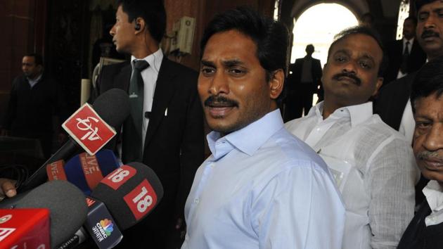 YSR Congress President YS Jaganmohan Reddy asked Rajnath Singh for a probe by a central agency into the knife attack on him last week .(Sonu Mehta/HT File Photo)