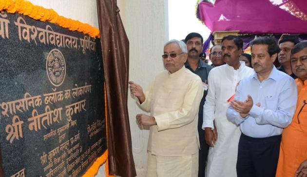 Chief Minister of Bihar Nitish Kumar inaugurated the administrative building of Purnia University on Monday.(HT Photos)