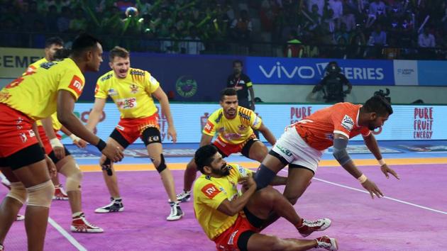 Gujarat Fortunegiants climbed to third in the Zone A table with the win over Puneri Paltan.(Pro Kabaddi)