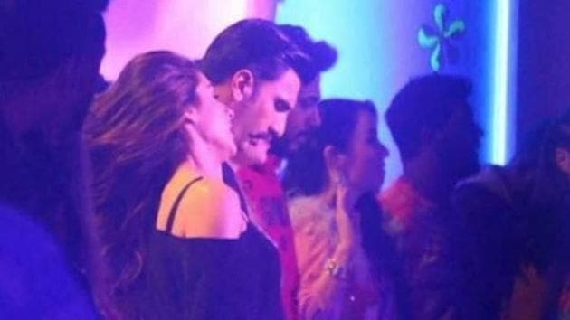 Ranveer Singh and Sara Ali Khan shoot a party song for Simmba.(Instagram)