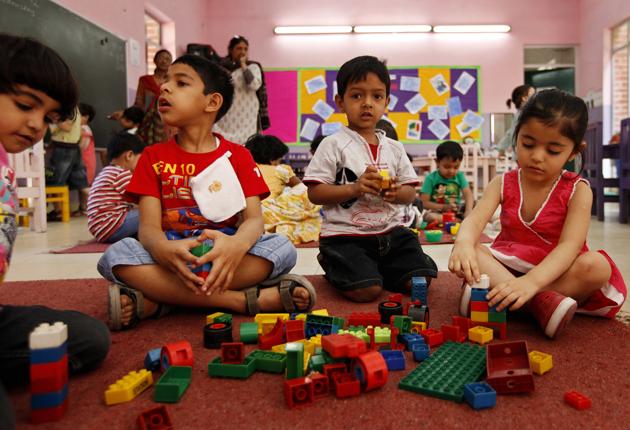 Irked by norms of additional inspection and mandatory submission of Aadhaar details in the new government resolution, for admissions under the right to education (RTE) quota, city experts reveal flaws that can delay the process(HT/PHOTO)