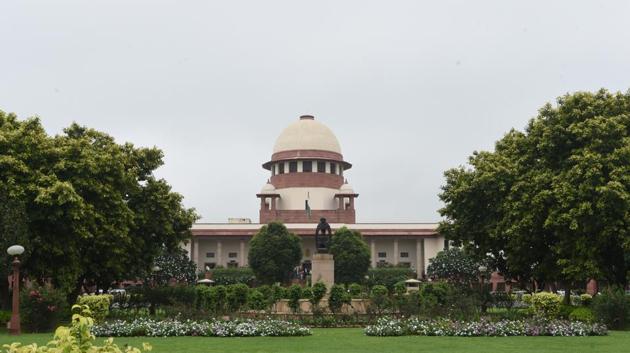 The Supreme Court on Tuesday allowed all southern India states to burst crackers for two hours on Diwali morning. The order came on a petition by the Tamil Nadu government requesting the court to let the state burst crackers for two hours each in the evening and morning. (Sonu Mehta / HT File)