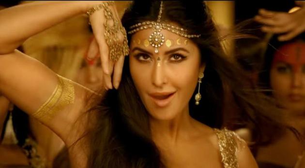 Katrina Kaif is a golden sight in song from Thugs of Hindostan.(YouTube)