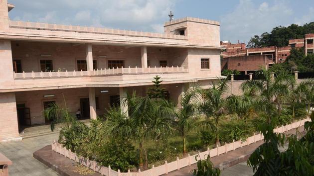 The bungalow vacated by BSP chief Mayawati was alloted to Shivpal in Lucknow earlier this month.(Subhankar Chakraborty/HT Photo)