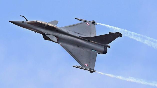 The Supreme Court on Wednesday asked the Centre to submit pricing details of the Rafale jet deal in a sealed cover within 10 days, in what appeared to be a departure from its position three weeks ago when the court said it did not want to examine the issue of pricing.(PTI)