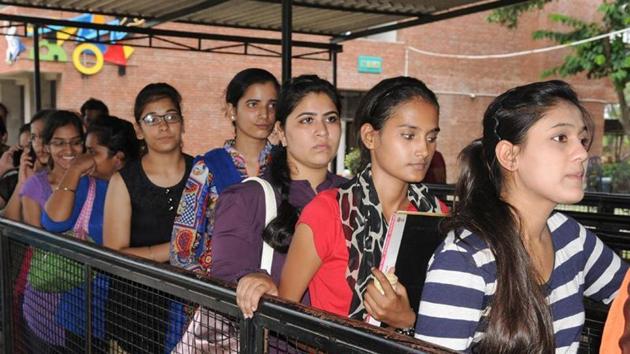 Himachal Pradesh Board of School Education (HPBOSE) on Wednesday declared the State Open School (SOS) examination result for Class 8 (middle examination), Class 10 (matric examination) and Class 12 (Plus two examination) on its official website.(HT file) Himachal Pradesh Board of School Education (HPBOSE) on Wednesday declared the State Open School (SOS) examination result for Class 8 (middle examination), Class 10 (matric examination) and Class 12 (Plus two examination) on its official website.(HT file)