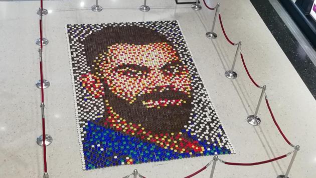 Abaasaheb Shewale has created the “world’s largest clay diya mosaic” of Virat Kohli, just in time for Diwali.(Abaasaheb Shewale) Abaasaheb Shewale has created the “world’s largest clay diya mosaic” of Virat Kohli, just in time for Diwali.(Abaasaheb Shewale)