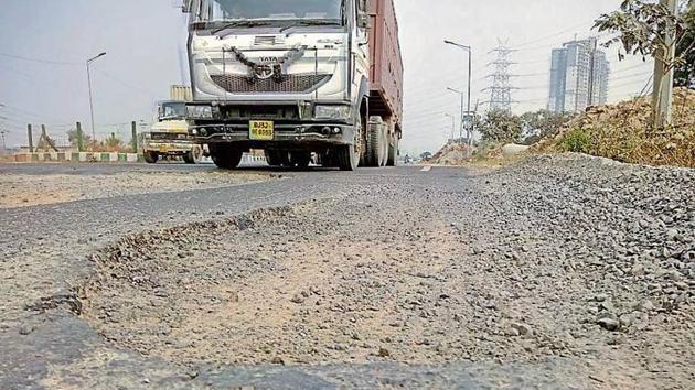 SPR, which connects Sohna Road to NH-8, is one of the city’s main roads that is used daily by thousands of commuters to reach Manesar manoj lakhani, resident, Sector 90 (HT Photo) SPR, which connects Sohna Road to NH-8, is one of the city’s main roads that is used daily by thousands of commuters to reach Manesar manoj lakhani, resident, Sector 90 (HT Photo)