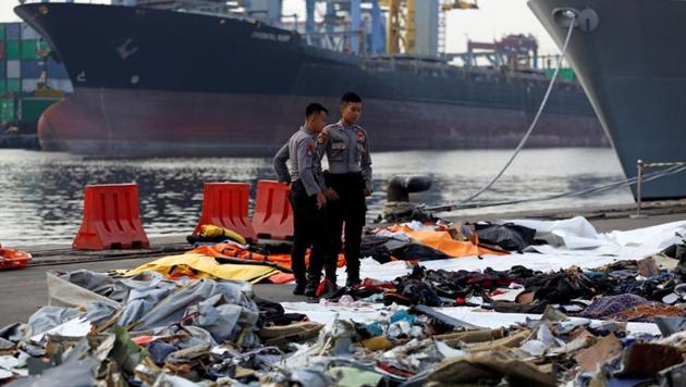 Indonesian police officers look at belongings of passengers of Lion Air flight JT610 at Tanjung Priok port in Jakarta, Indonesia. (REUTERS) Indonesian police officers look at belongings of passengers of Lion Air flight JT610 at Tanjung Priok port in Jakarta, Indonesia. (REUTERS)