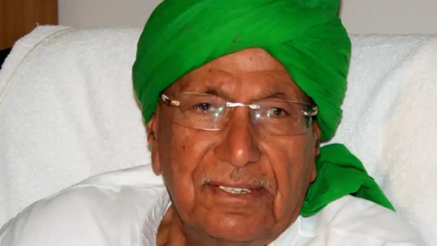 The expulsion was announced by former Haryana Chief Minister Om Prakash Chautala, who is the National President of the INLD and grandfather of both youth leaders.(HT Photo)