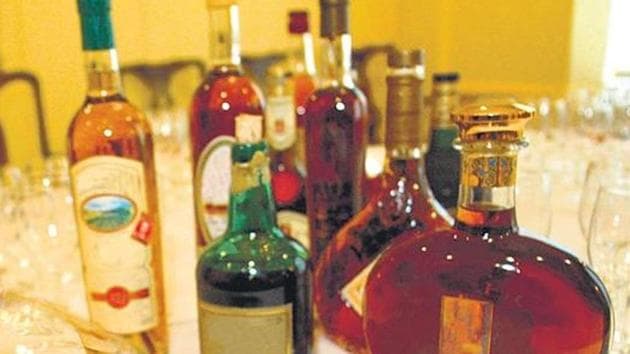Delhi government is getting tough over people drinking in public places.(File Photo)