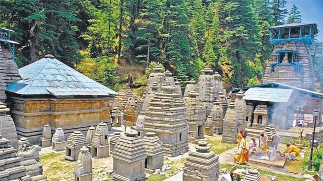 The Uttarakhand HC has directed the authorities concerned to ensure the final decision for conservation and restoration of the protected monuments at Jageshwar temple in Almora district be taken within eight weeks.(HT File)