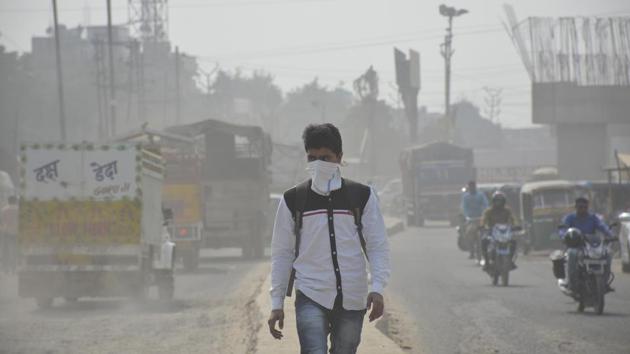 The air quality of Ghaziabad was recorded at 377 in the ‘very poor’ category. (Sakib Ali /HT Photo) The air quality of Ghaziabad was recorded at 377 in the ‘very poor’ category. (Sakib Ali /HT Photo)