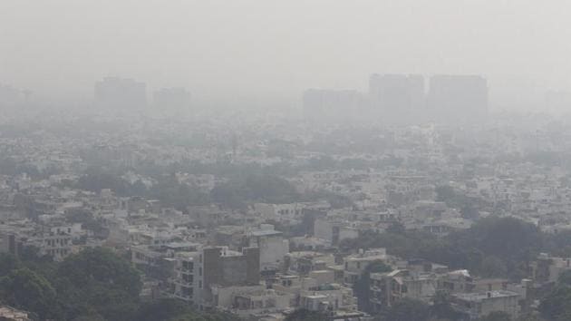 The air quality in Anand Vihar and Dwarka was in the ‘severe’ category on Friday while Ghaziabad fell in ‘very poor’ category. (HT FIle Photo) The air quality in Anand Vihar and Dwarka was in the ‘severe’ category on Friday while Ghaziabad fell in ‘very poor’ category. (HT FIle Photo)