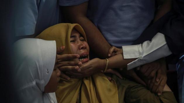 Relatives of passengers of Lion Air, flight JT610, that crashed into the sea cry at Depati Amir Airport in Pangkal Pinang, Belitung island, Indonesia. (Hadi Sutrisno / Antara Foto via REUTERS)