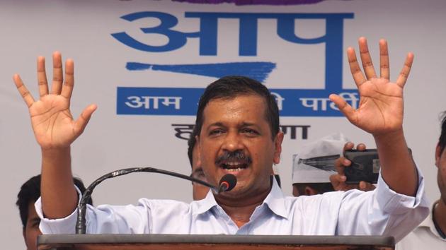 The announcement came a day after Supreme Court allowed the Arvind Kejriwal-led government to implement the March 2017 notification on minimum wages for three months(HT FIle)
