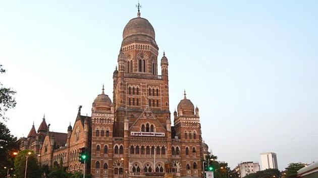 The BMC will soon seek the guidance of the IIT in Mumbai to provide better roads in the city, which will last longer without potholes. (HT File Photo) The BMC will soon seek the guidance of the IIT in Mumbai to provide better roads in the city, which will last longer without potholes. (HT File Photo)