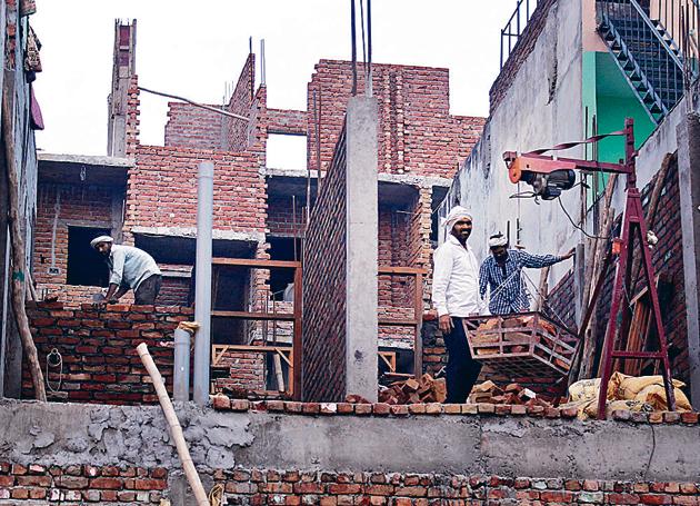 As India urbanises, progresses towards housing for all, and develops its expressways, the cement industry would keep growing. Its ability to absorb waste would keep rising as waste, in turn, continues to increase with higher incomes. This would be a breakthrough towards a circular economy and a template for similar ambition in other industry segments.(Yogendra Kumar/HT PHOTO)