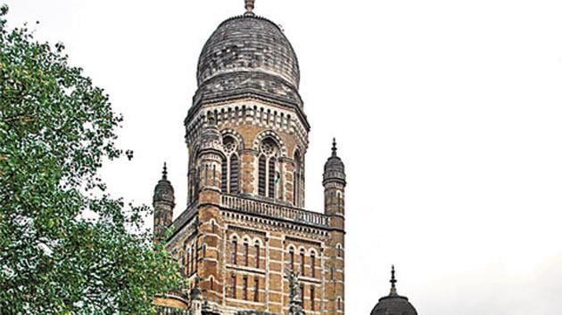 The Maharashtra government will hand over 38.85 hectares to the BMC to set up a new dumping ground in Ambernath.(HT File Photo) The Maharashtra government will hand over 38.85 hectares to the BMC to set up a new dumping ground in Ambernath.(HT File Photo)